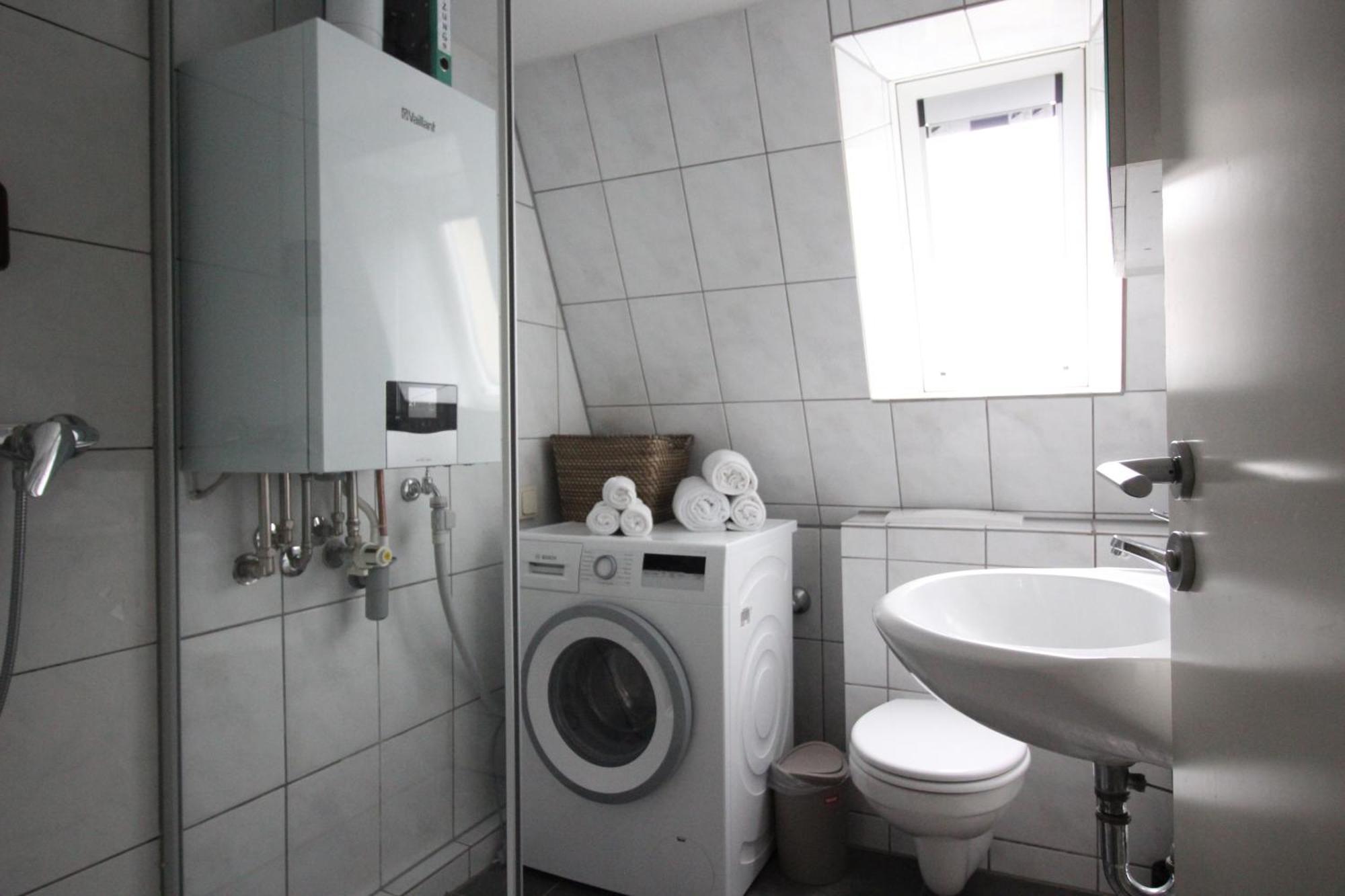 Homie Stay Schiestlstrasse - Moderne Dachgeschosswohnung Mit 2 Schlafzimmern Würzburg Esterno foto