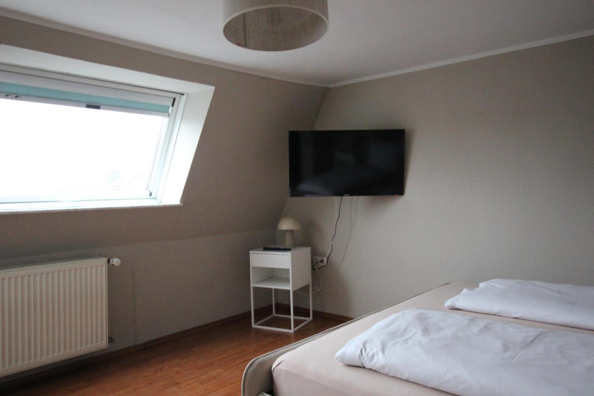 Homie Stay Schiestlstrasse - Moderne Dachgeschosswohnung Mit 2 Schlafzimmern Würzburg Esterno foto